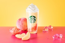 【スタバ】「My フルーツ3 フラペチーノ」に「完熟白桃」が新登場！ピーチティー風カスタム美味しそう