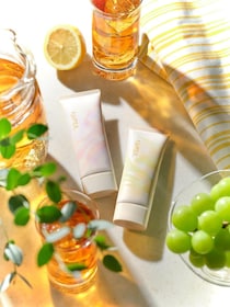 エクセルの「美容液UV」から"紅茶の香り"が数量限定で登場。アールグレイとカモミールティーの2種類。