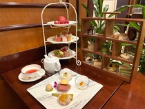 苺＆お茶を3時間たっぷり満喫♡都内ホテルで味わえる最強コスパのアフタヌーンティーに春到来《編集部レビュー》