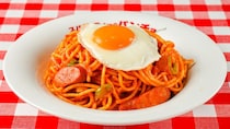 【スパゲッティーのパンチョ】5月31日まで「ナポリタン目玉焼き」100円引き！麺量800gのテラ盛りサイズもお得に。