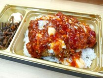 人気メニューも高級仕様に！ 松屋銀座に「松屋PREMIUM」がオープン。「神戸牛牛めし」など1000円台の弁当がずらり《実食レビューあり》