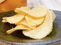 「めっちゃ美味しかった」！Snow Man佐久間大介さん太鼓判のポテチどこで買える？