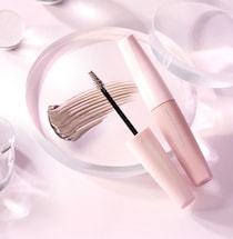 デジャヴュの人気眉マスカラ「シアーカラーブロウ」から初の限定色登場甘さ控えめの"くすみピンク"で洒落感アップ