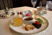 【都内ホテル】デザートおかわり自由のフレンチコースが3時間半・5000円。貴族気分を味わえる衝撃コスパのランチを発見。《編集部レポ》