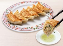 【餃子の王将】餃子食べるなら水曜がお得！公式アプリの無料クーポンは必見。