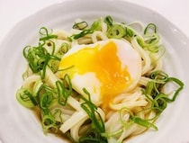 簡単すぎて腰抜かす。　レンチンだけで作れる「うどんレシピ」が超絶うまい。