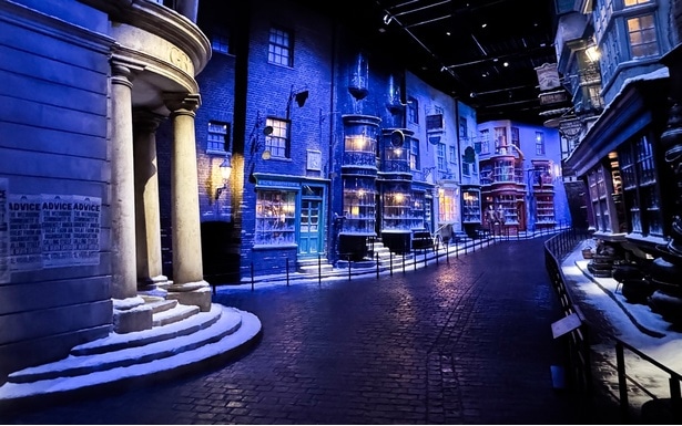 ダイアゴン横丁が雪景色に!