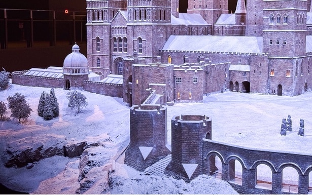 ハグリッドが『ハリー・ポッターと賢者の石』でツリーを運んでいたのは、おそらくこの辺り…