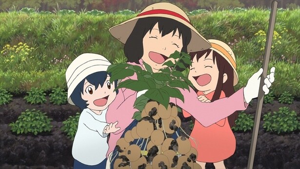 母の花はこどもたちと自然のなかで支え合う(『おおかみこどもの雨と雪』)