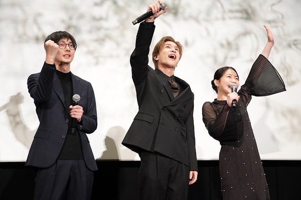 にぎやかに公開をお祝い!