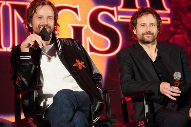 本シリーズのショーランナーを務めるマット&ロス・ダファー