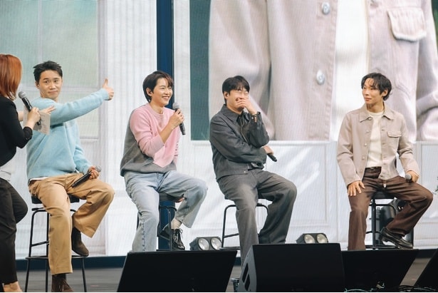 名バイプレーヤーたちの弾丸トークにソン・ジュンギもこの笑顔