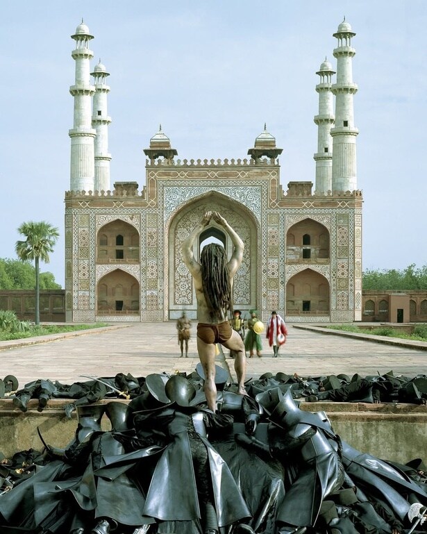 アクバル廟で撮影された霊者の強さに5人が圧倒されるシーン
