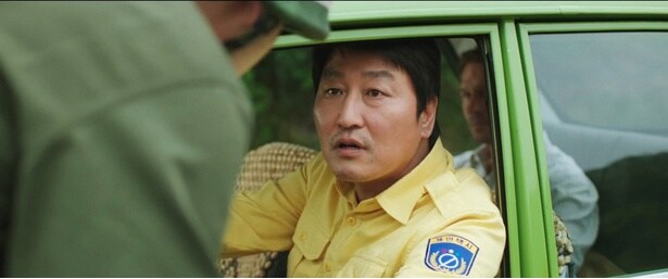 光州事件をタクシー運転手と乗客のドイツ人記者との交流を通して描く『タクシー運転手 ～約束は海を越えて～』