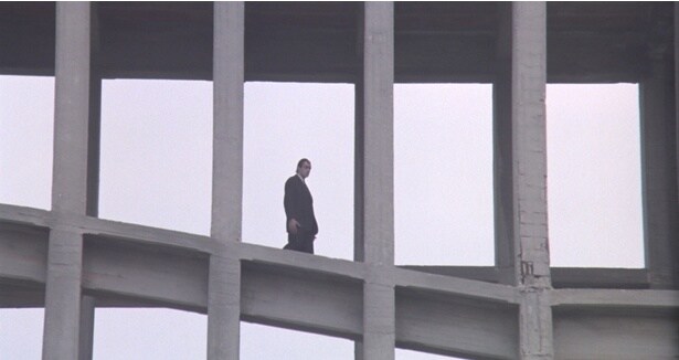 廃墟の雰囲気などあらゆる面で、ほかのゾンビものとは一線を画す(『ZEDER/死霊の復活祭』)