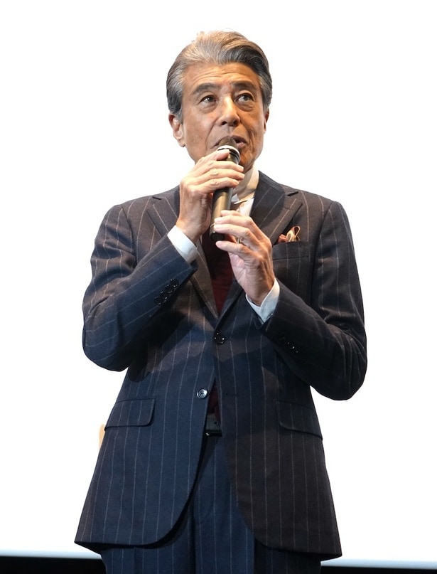 元ヤクザで漁師の主人公の”おじさん”を演じた舘ひろし