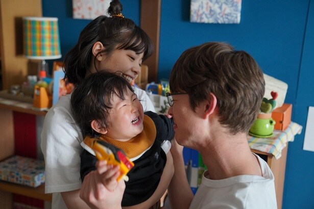 息子のフクが誕生し、幸せに包まれるサチとタモツ