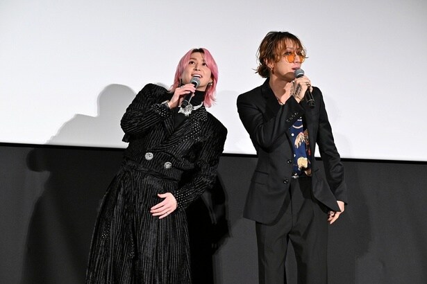 【写真を見る】佐久間大介が渋谷龍太の演技を絶賛
