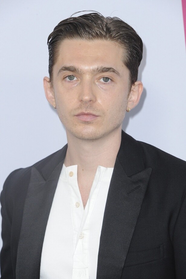 ジェームズ役のオースティン・エイブラムズ