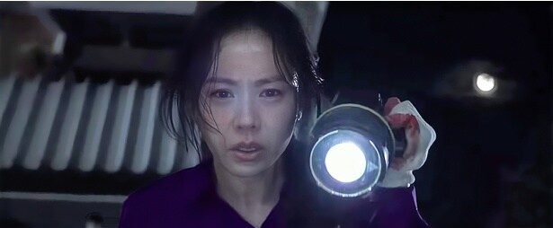 マンスの妻ミンスを演じたソン・イェジン