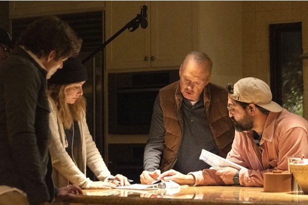 マイケル・キートン＆ジェームズ・マースデンが撮影の裏側を明かす『殺し屋のプロット』特別映像