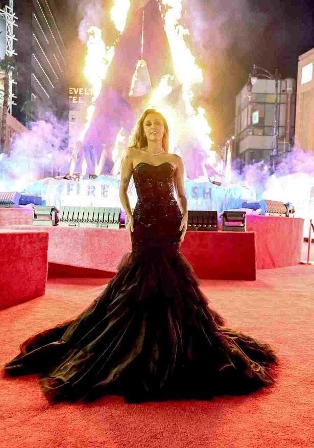 エンドソングを手掛けるマイリー・サイラス