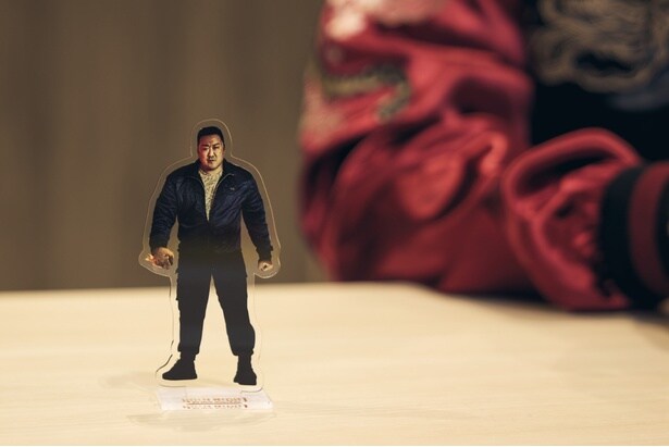 「悪魔祓い株式会社」アクリルスタンド/マ・ドンソク(バウ役)はギャガ公式オンラインストアで販売中