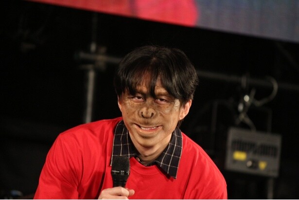 チンパンジーのメイクをしたYouTuberのカノックスター