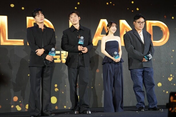 和気あいあいの雰囲気で登場した「ゴールドランド(原題)」チーム