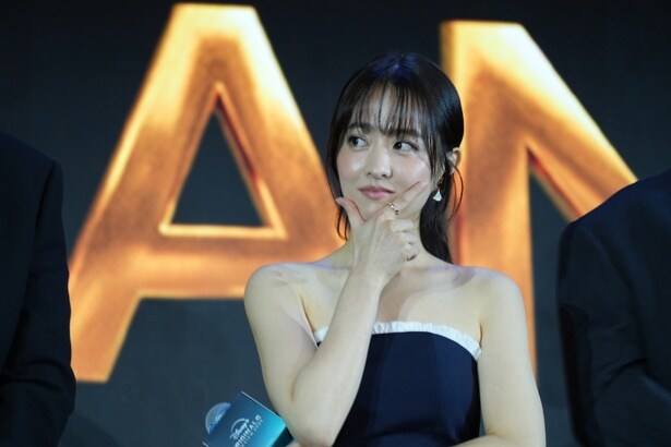 お茶目な表情を見せるパク・ボヨン