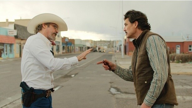 保安官のジョーと野心家の市長テッドがエディントンの選挙戦で対立