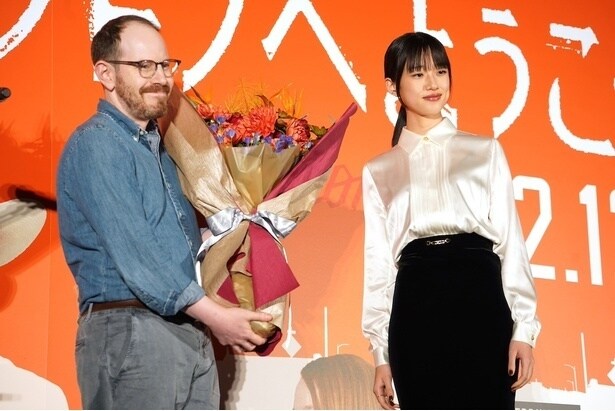 【写真を見る】『エディントンへようこそ』ジャパンプレミアで、アリ・アスター監督と河合優実が笑顔で登壇