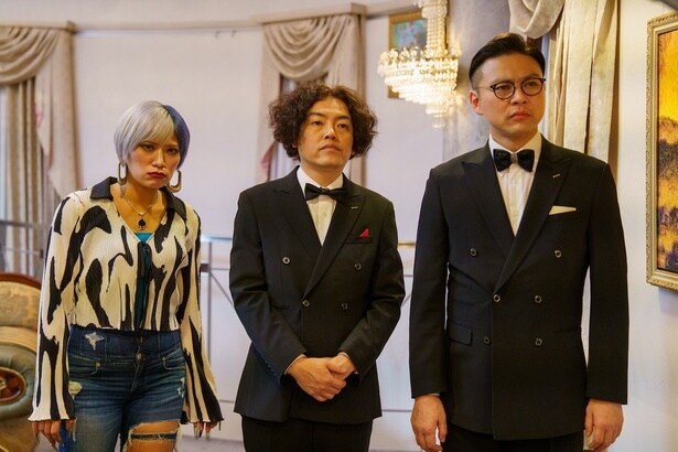 【写真を見る】奥田の相方よじょうや、ぱーてぃーちゃん信子の姿も