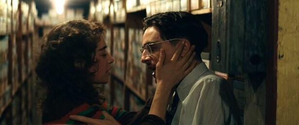 マーティの恋人役にオデッサ・アザイオン