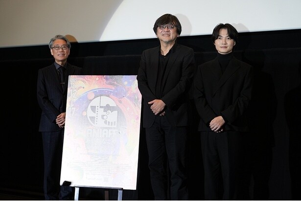 「作品を長く愛してくれてありがとうございます」と観客に感謝を伝えた細田監督と神木
