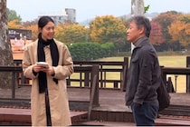 『小川のほとりで』のキム・ミニやクォン・ヘヒョ、『教授とわたし、そして映画』のチョン・ユミ…韓国の鬼才ホン・サンスの作品で輝くアクターたち