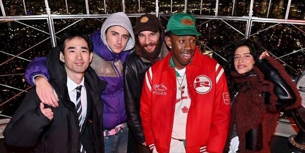 【写真を見る】ティモシー・シャラメに加えて、本作で演技初挑戦となったタイラー・ザ・クリエイターの姿も