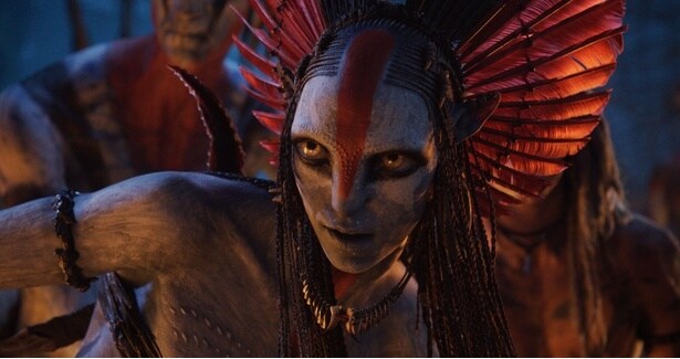 【写真を見る】クールで強烈な個性にあふれるアッシュ族のヴァラン。これまでのナヴィ族とは異なるビジュアルにも注目