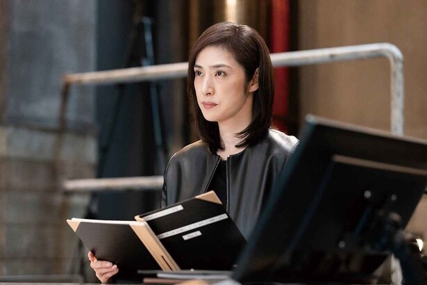 真壁有希子(天海祐希)ら捜査一課の取調べ専門チーム「緊急事案対応取調班」の活躍を描く『劇場版「緊急取調室 THE FINAL」』