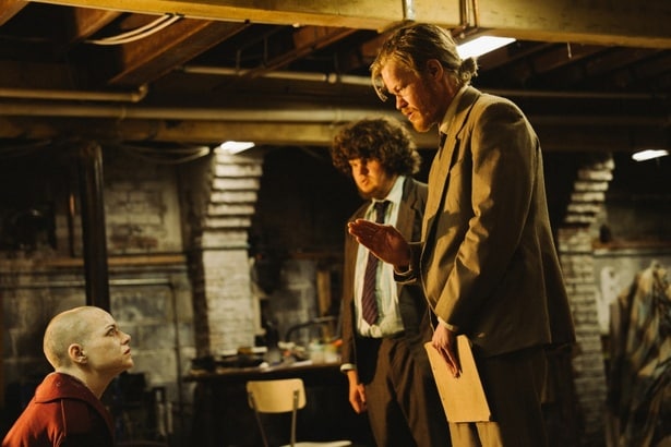 誘拐劇の始まりや犯人の素性を写した場面写真『ブゴニア』ランティモス監督がエマ・ストーンを絶賛するコメントも