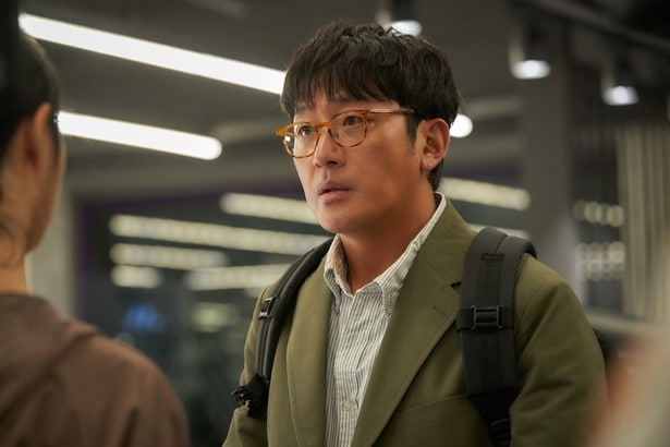 【写真を見る】韓国が誇るトップスター、ハ・ジョンウが主演、監督を務め、仁義も尊厳もかなぐり捨てた“接待ゴルフ”を描く