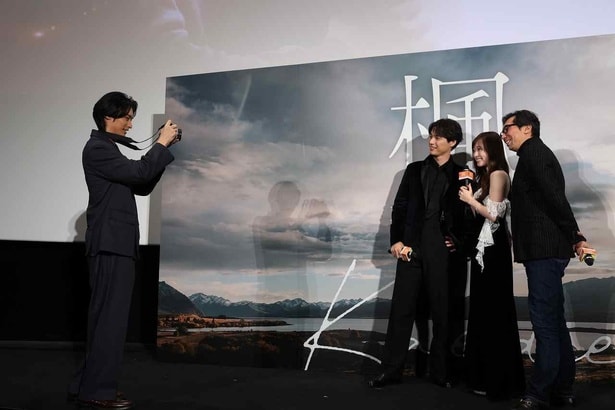 北村岬がカメラマンばりに福士蒼汰、福原遥、行定勲を撮影！