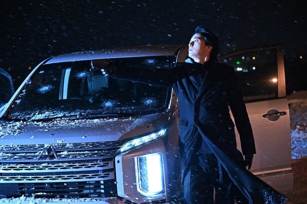 皆実広見のアクションシーンも見どころの一つ