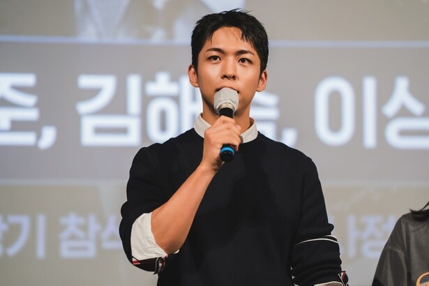  とぼけたコメントで会場を笑いで包み込んだチュ・ジョンヒョク