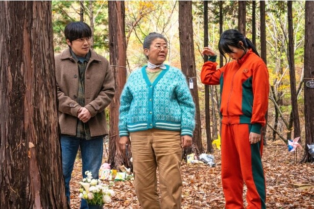 【写真を見る】悪戦苦闘しながらも、人間と共存できるよう特訓を重ねる家族の絆に心打たれる『ゾンビ娘』