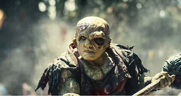 いじめられっ子の青年が醜い“毒々モンスター”へと変貌してしまうさまを描く