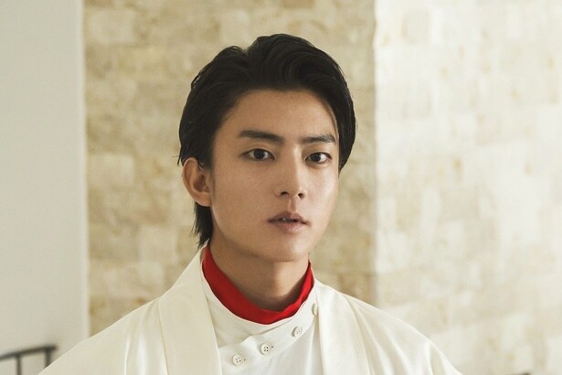 【写真を見る】永瀬廉と5年ぶりの共演となる伊藤健太郎