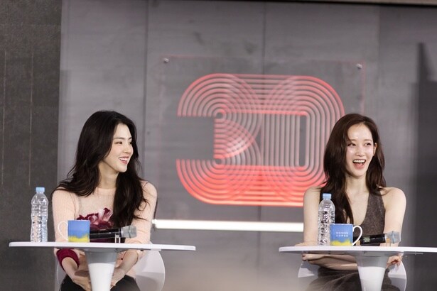 【写真を見る】普段からの仲の良さがにじみ出るハン・ソヒ&チョン・ジョンソ