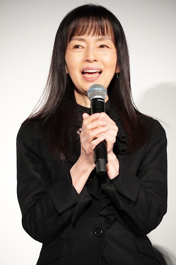 真弓役の岡田奈々