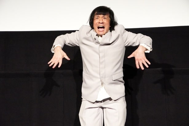 【写真を見る】ジャッキーちゃん、“拳を痛がるジャッキー・チェン”のモノマネも披露!